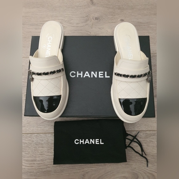 AUTHENTIC CHANEL QUILTED FLATS - Picture 2 of 4